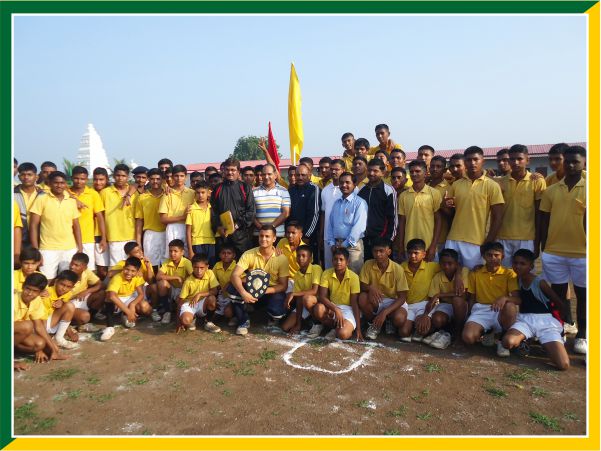students-team-with-kedar-rahane-mvkp-aurangabad